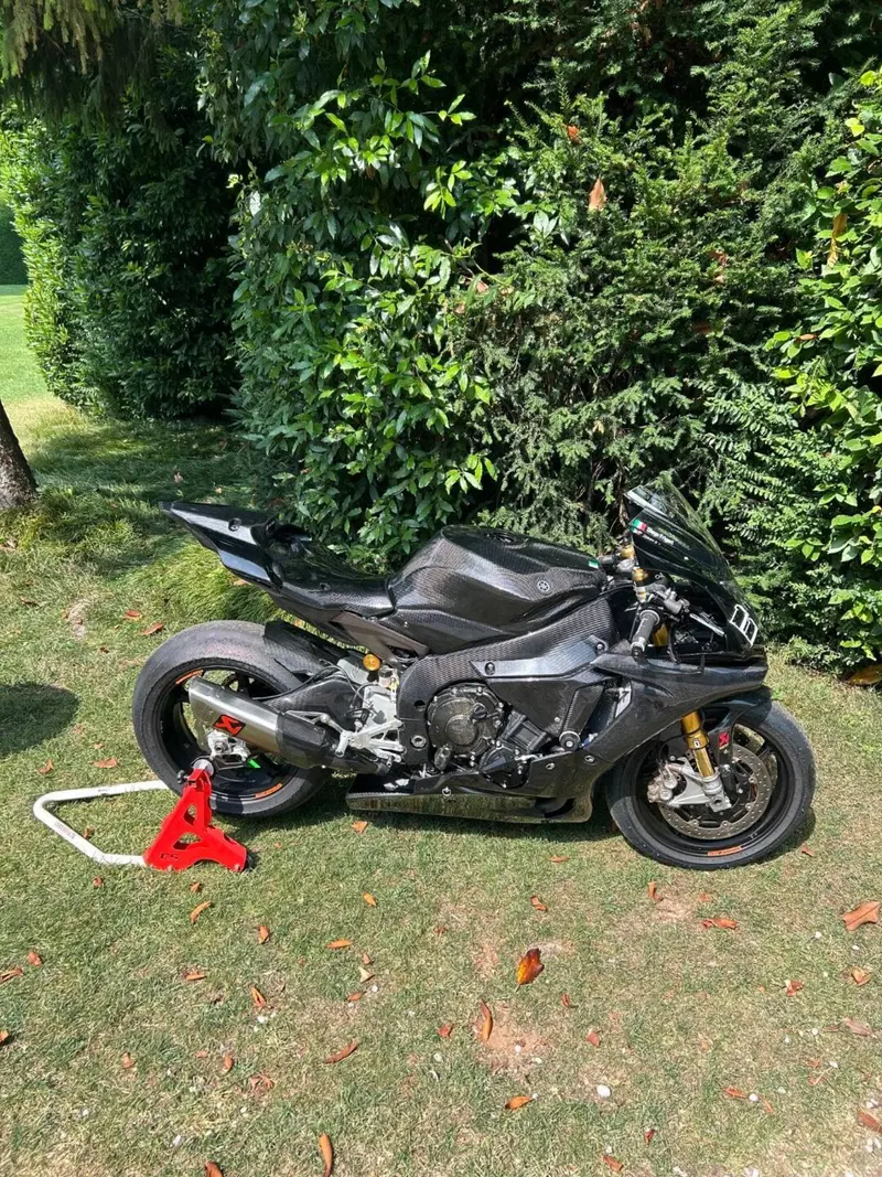 Yamaha YZF R1 M (2015 - 16) (2)