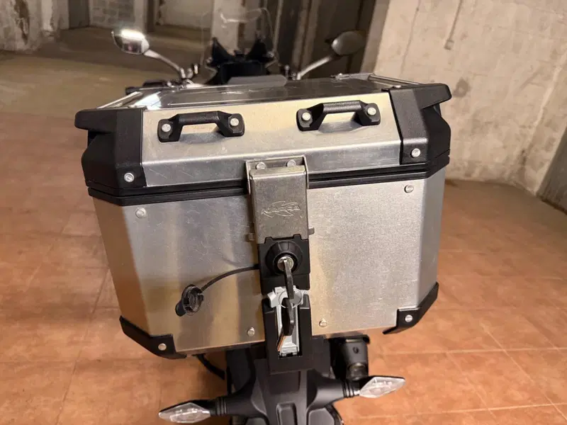 Bauletto posteriore con accessori Kappa 42 L