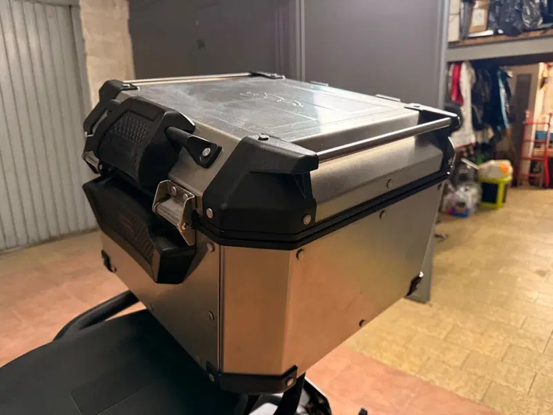 Bauletto posteriore con accessori Kappa 42 L (2)