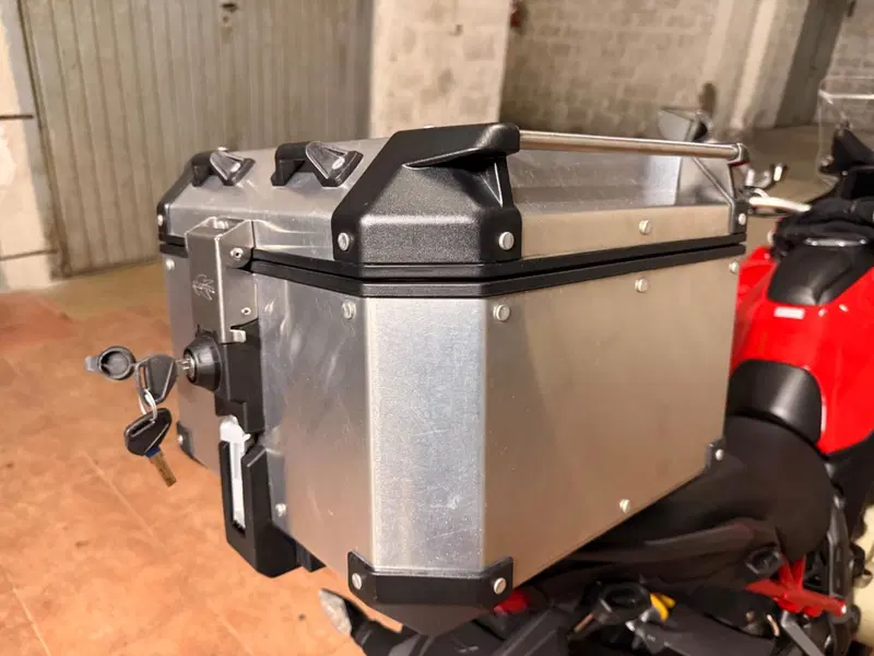 Bauletto posteriore con accessori Kappa 42 L (3)