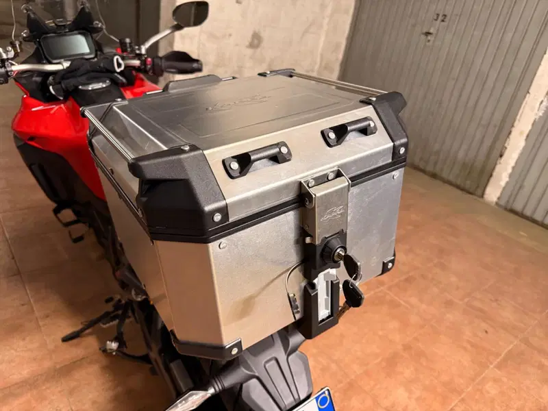 Bauletto posteriore con accessori Kappa 42 L (4)