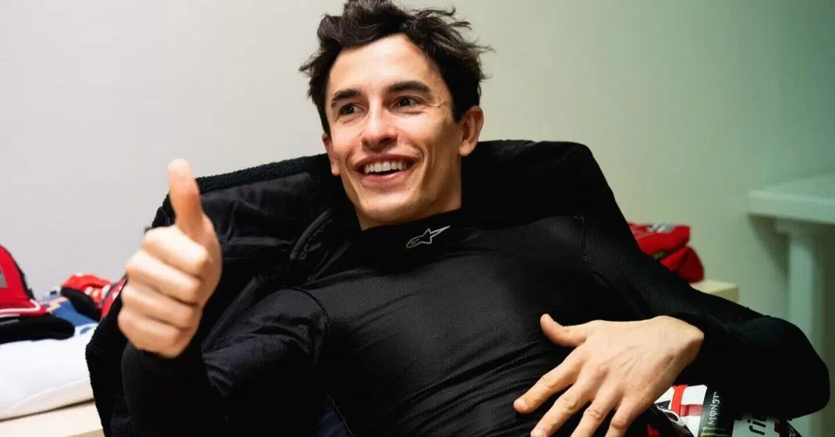 MotoGP 2026. Marc M&aacute;rquez scalda la rivalit&agrave; con Pedro Acosta: &ldquo;Se mi rivedo in lui? Io al primo anno ho vinto il mondiale&hellip;.&rdquo; [VIDEO]