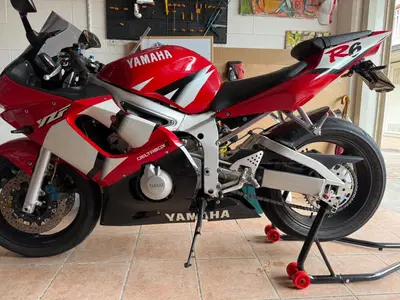 Yamaha YZF R6 (2001 - 02) usata