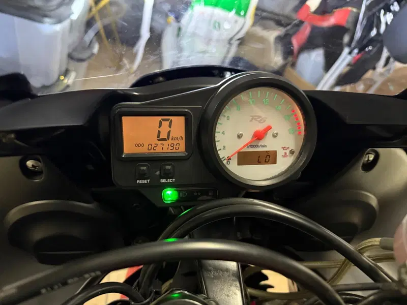 Yamaha YZF R6 (2001 - 02) (4)