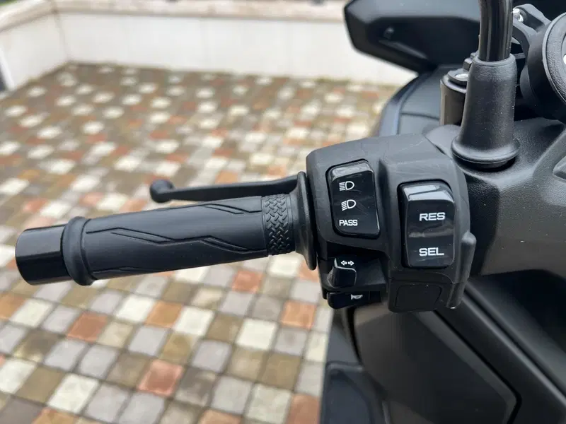 Yamaha X-Max 300 (2021 - 24) (11)