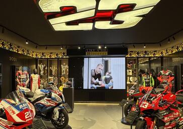 L'eredità di Luca Salvadori all’inaugurazione del suo memorial: un viaggio tra le sue moto e i ricordi [VIDEO]