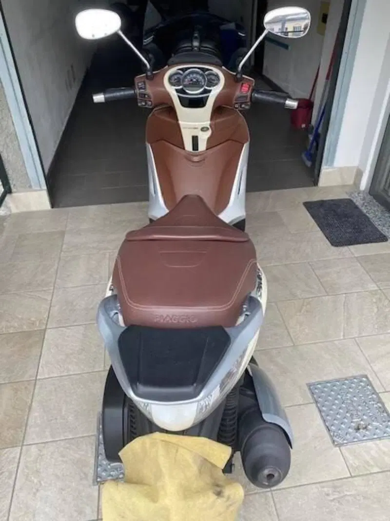Piaggio Beverly 300 i.e. (2010 - 16)