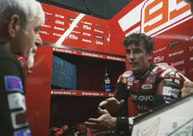 MotoGP 2026. GP di Thailandia. Marc Marquez sulla posizione ceduta ad Acosta: “Così ho evitato 3 secondi di penalità”. Poi il danno al cerchio e Pecco Bagnaia: “La moto era come un albero di Natale” [VIDEO]
