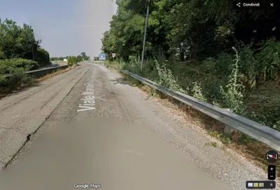 Buche in strada? Questo comune ha vietato il transito a moto e scooter perch&eacute; non ha i soldi per ripararle