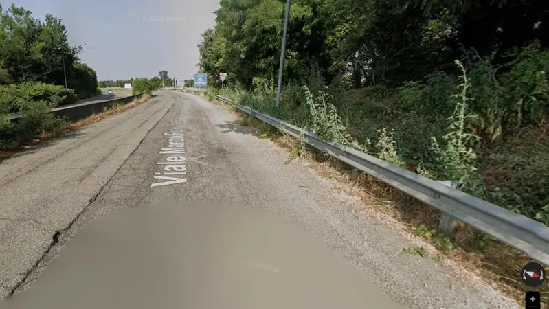 Buche in strada? Questo comune ha vietato il transito a moto e scooter perch&eacute; non ha i soldi per ripararle