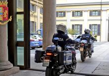 Tenta di rubare una moto in pieno giorno a Milano: la Polizia lo arresta sul posto