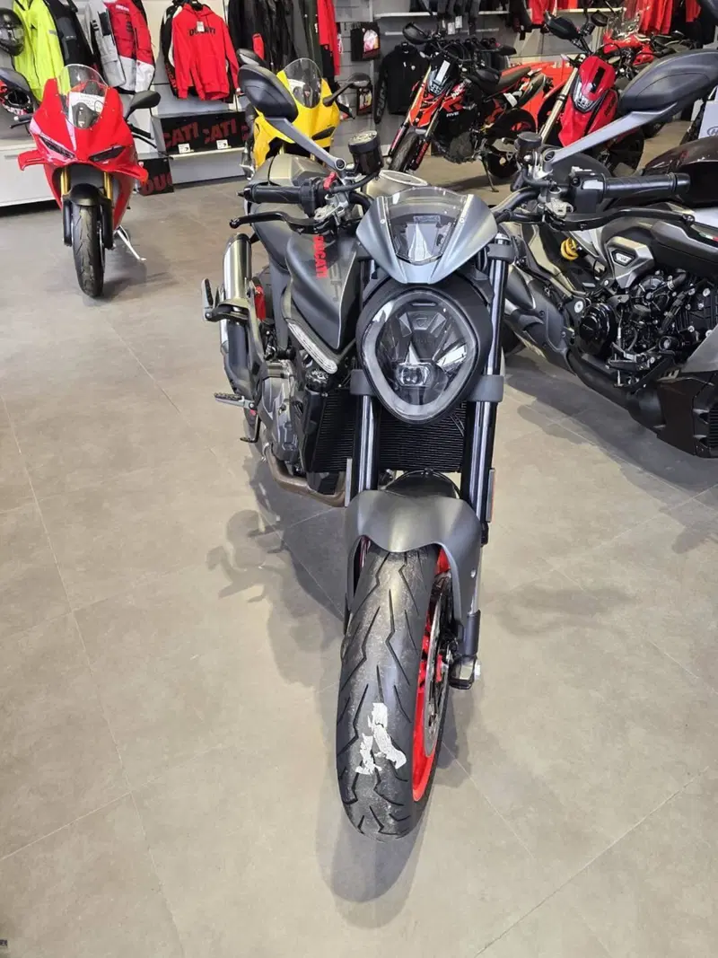 Ducati Monster 937 + (2021 - 25) (2)