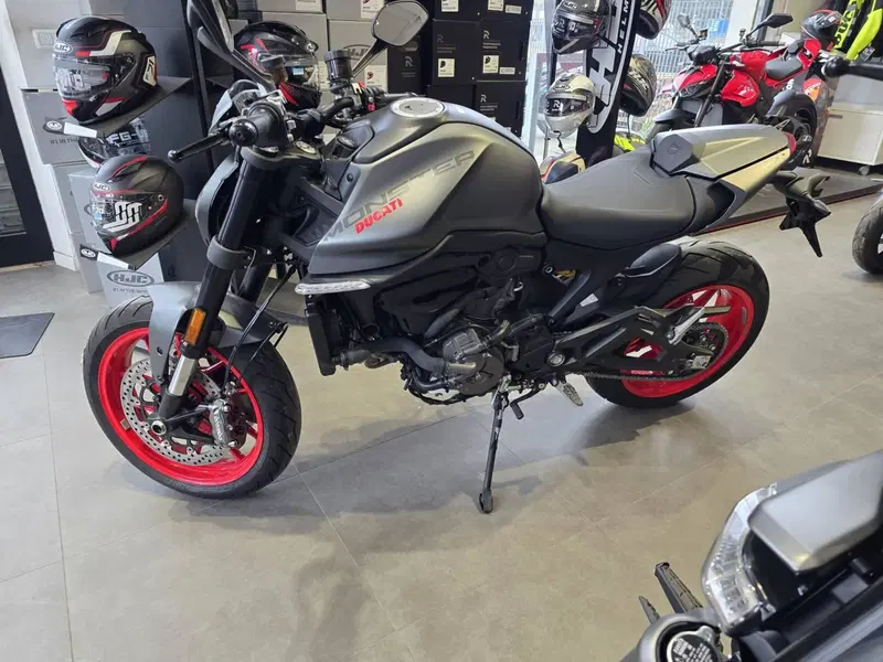 Ducati Monster 937 + (2021 - 25) (3)