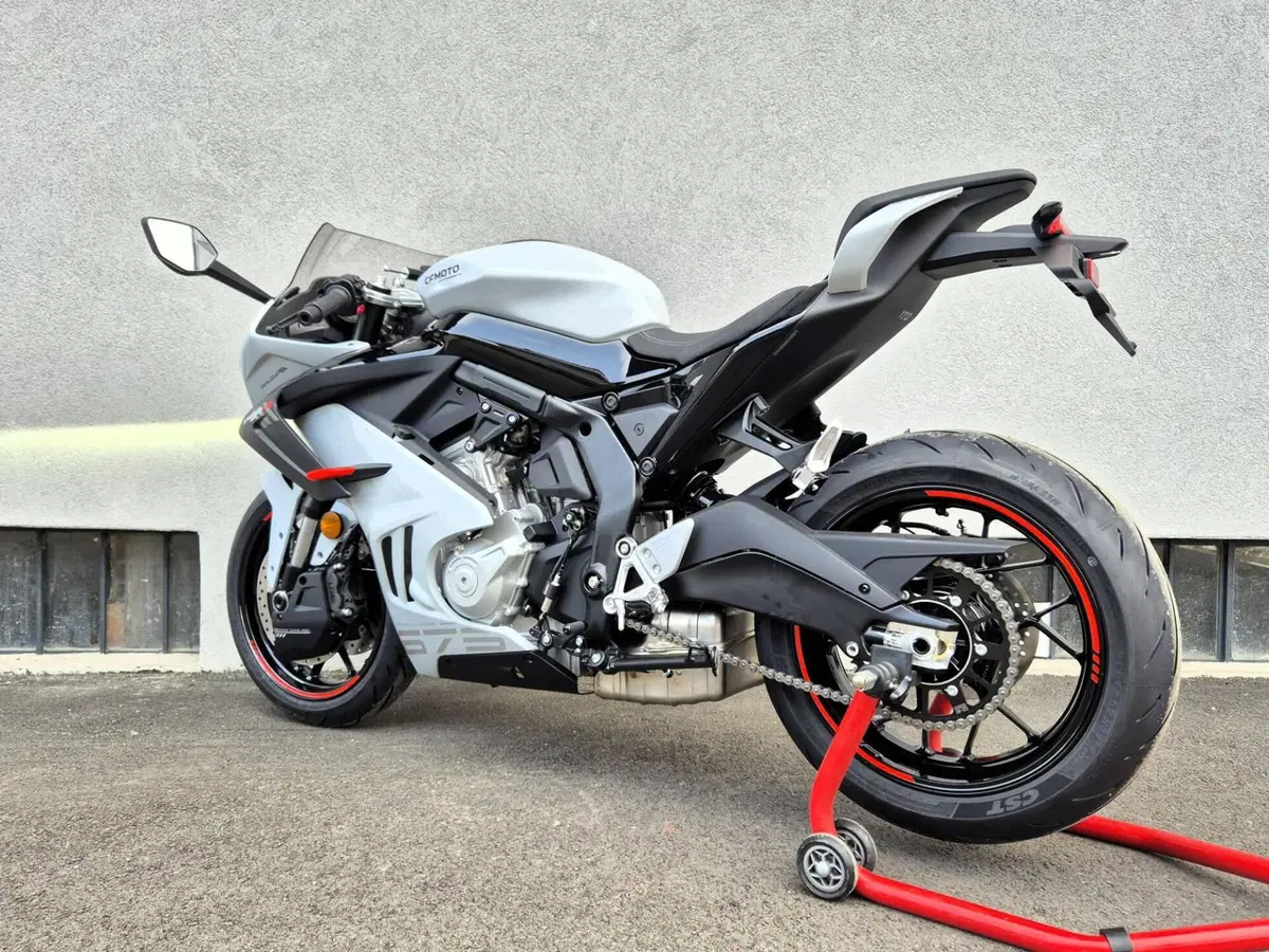 CFMOTO 675SR-R (2025 - 26) (6)