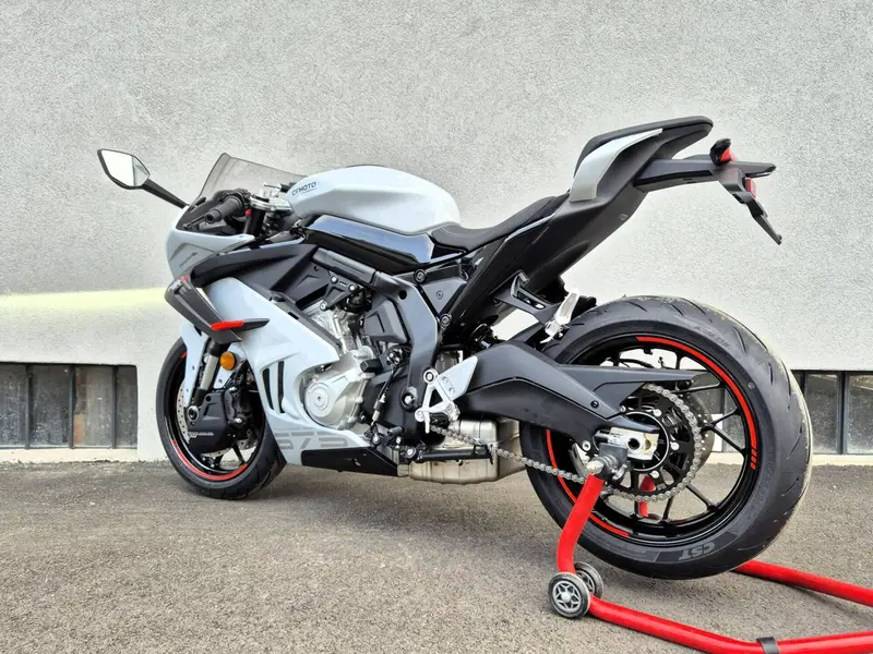 CFMOTO 675SR-R (2025 - 26) (6)
