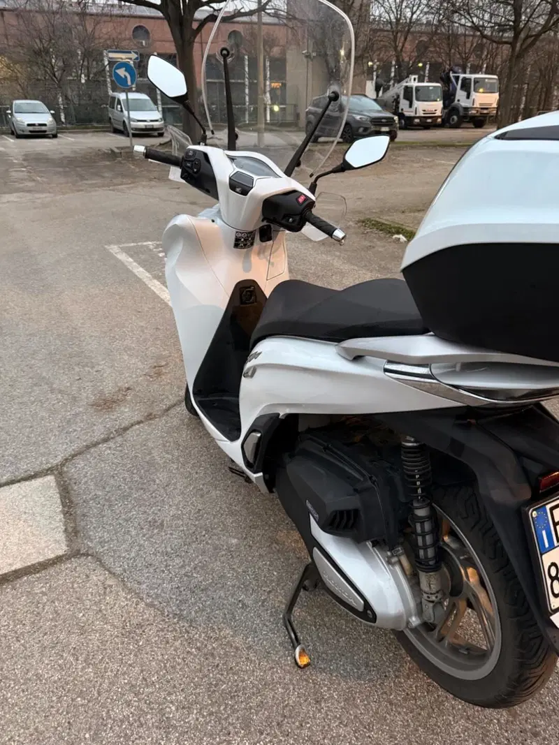 Honda SH 350 (2021 - 24) (2)