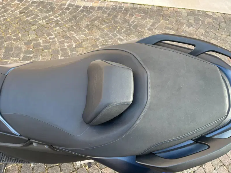Yamaha T-Max 560 (2022 - 24) (2)