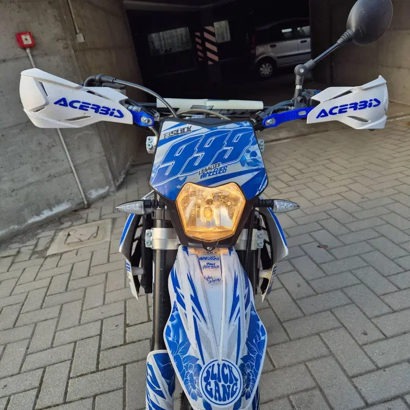 Fantic Motor XMF 125 Motard Performance 4T (2023 - 24) (5)