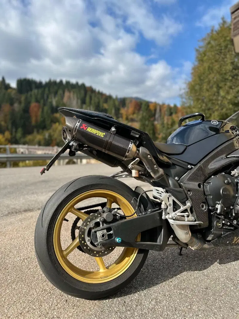 Yamaha YZF R1 (2009 - 11) (3)
