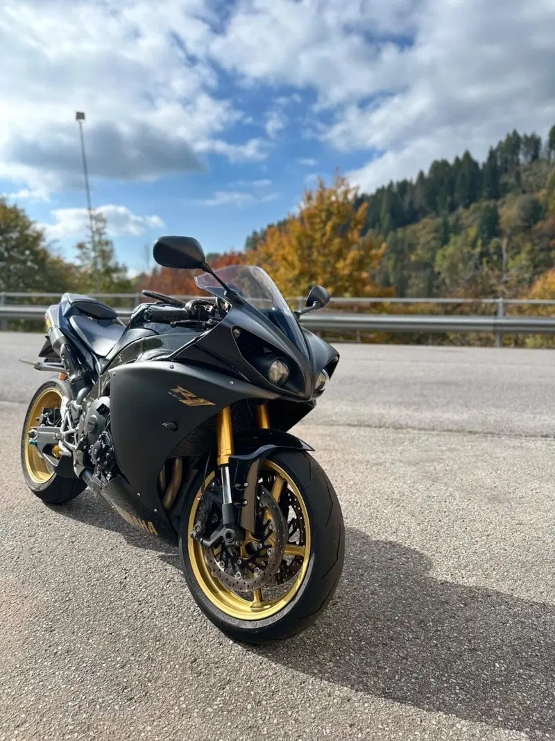 Yamaha YZF R1 (2009 - 11) (7)