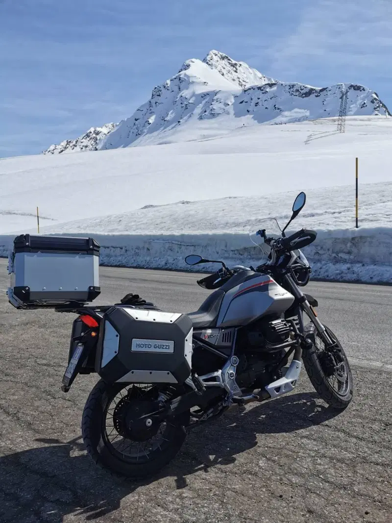 Moto Guzzi V85 TT Travel (2021 - 23) (4)