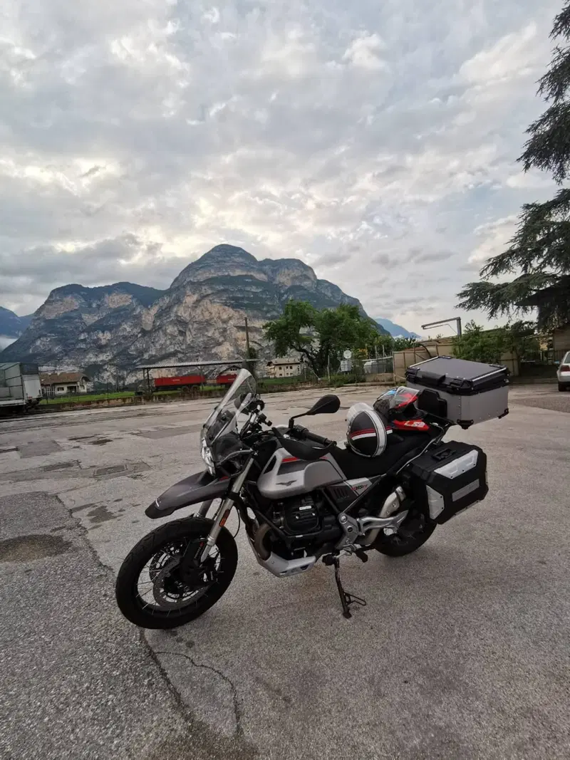 Moto Guzzi V85 TT Travel (2021 - 23) (6)