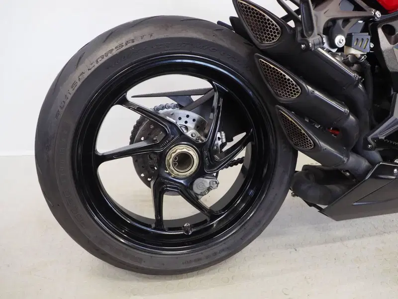 MV Agusta F3 800 Rosso (2021 - 23) (4)