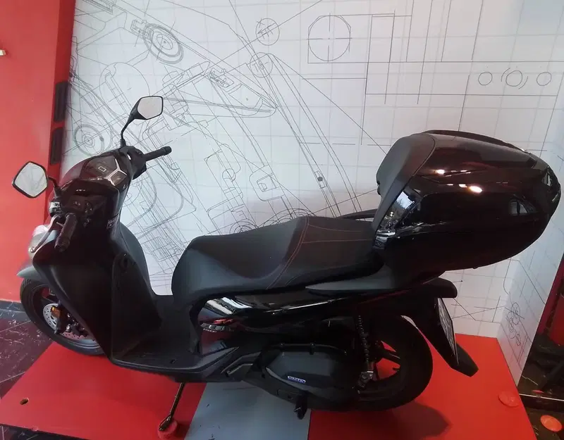 Honda SH 150i (2024 - 25) (6)