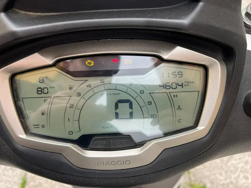 Piaggio Beverly 300 ABS-ASR (2021 - 25) (4)