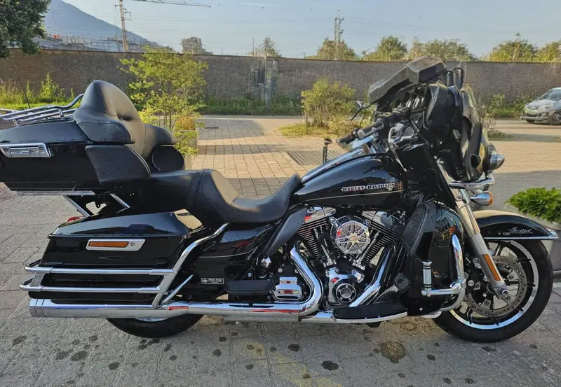 Harley-Davidson 1690 Electra Glide Ultra Limited Low (2014 - 16) - FLHTKL (3)