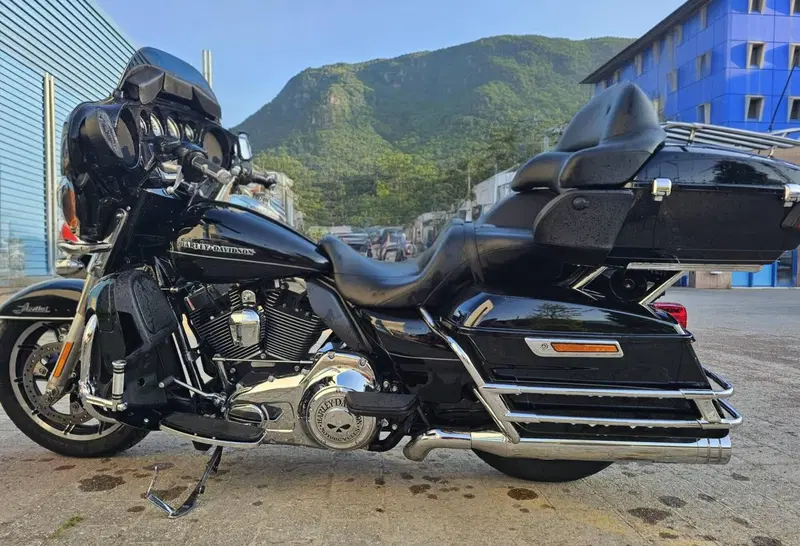 Harley-Davidson 1690 Electra Glide Ultra Limited Low (2014 - 16) - FLHTKL (4)