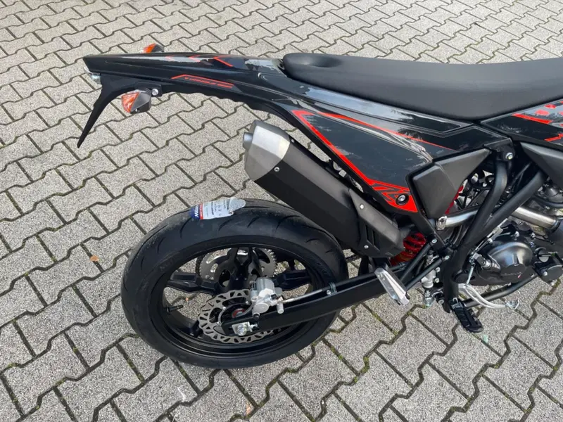 Betamotor RR 125 4T Motard T (2025 - 26) (7)
