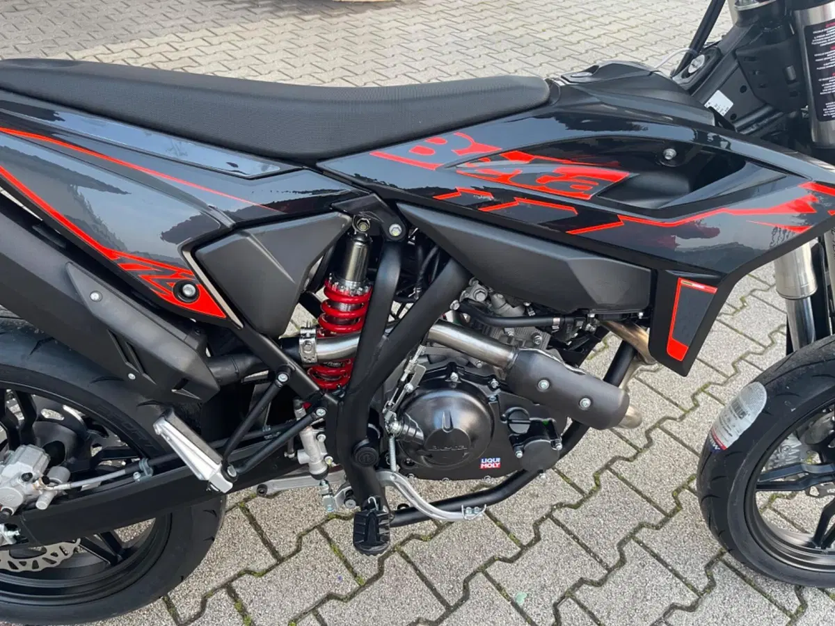 Betamotor RR 125 4T Motard T (2025 - 26) (8)