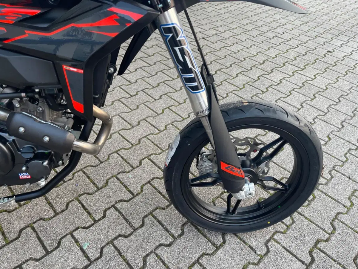 Betamotor RR 125 4T Motard T (2025 - 26) (9)