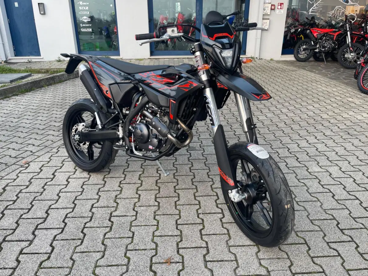 Betamotor RR 125 4T Motard T (2025 - 26) (10)