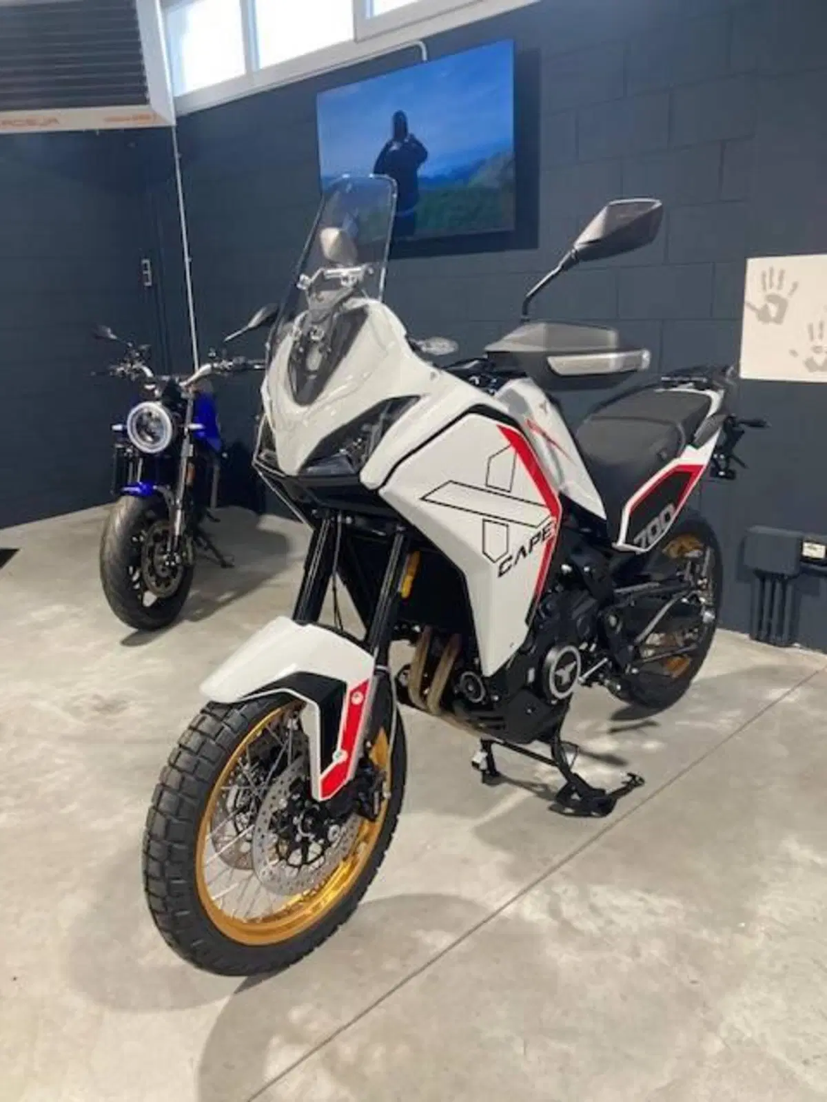 Moto Morini X-Cape 700 Gold Edition (2025 - 26) (4)