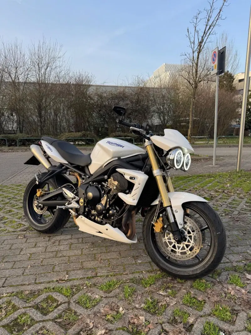 Triumph Street Triple R (2009 - 12)