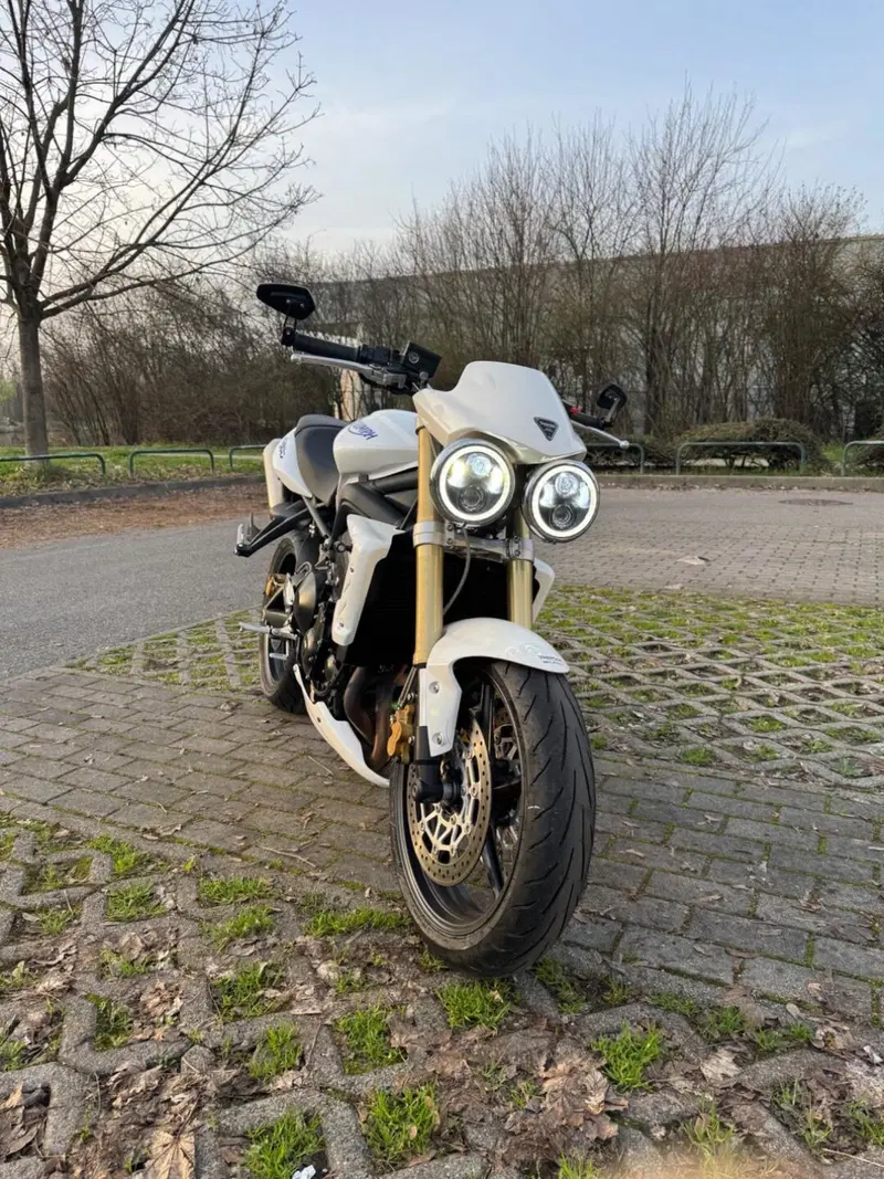Triumph Street Triple R (2009 - 12) (2)