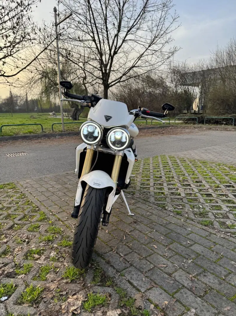 Triumph Street Triple R (2009 - 12) (3)