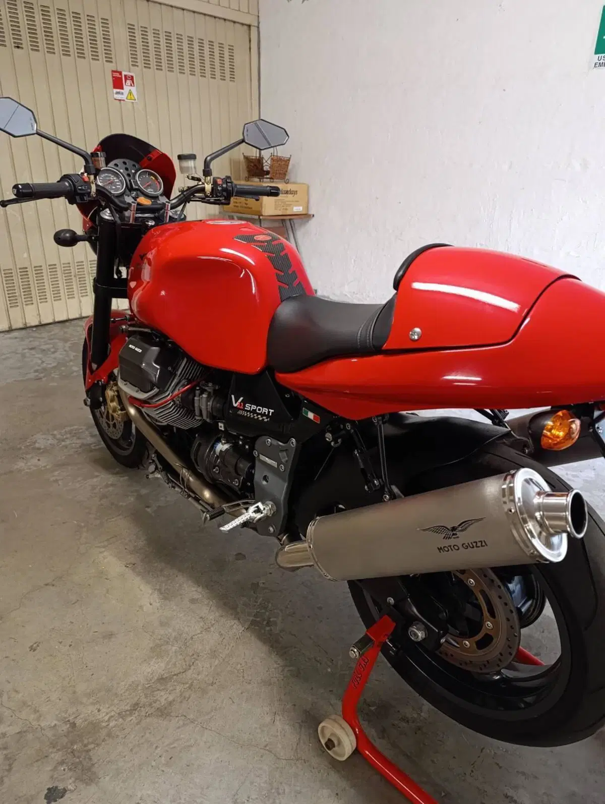 Moto Guzzi V11 Sport Naked (2002 - 05) (11)