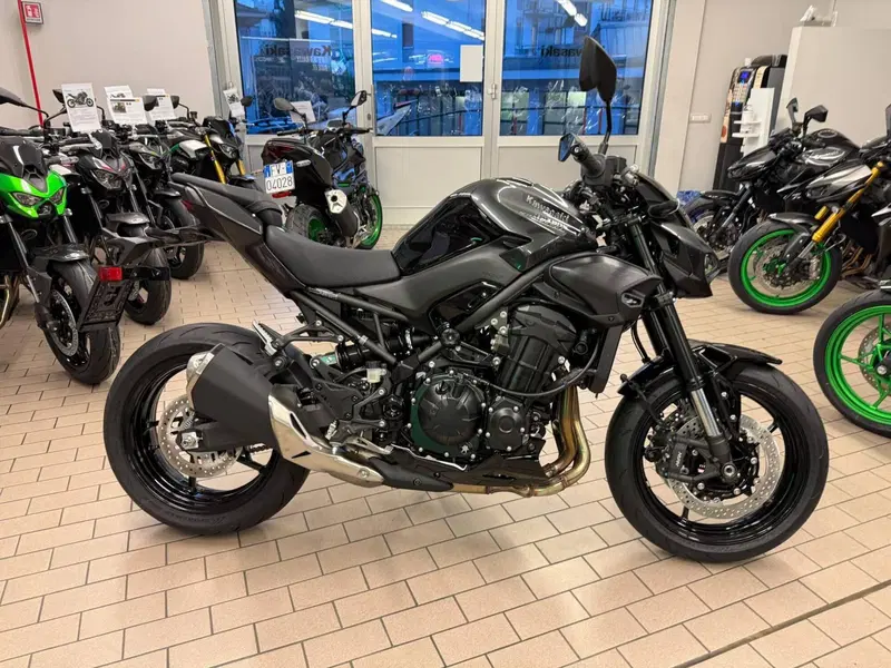 Kawasaki Z 900 (2025 - 26) (3)