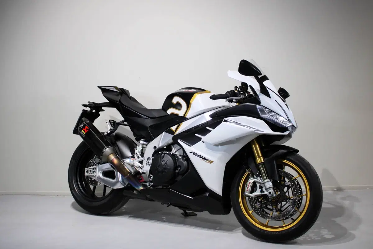 Aprilia RSV4 1100 Factory (2021 - 24) (2)