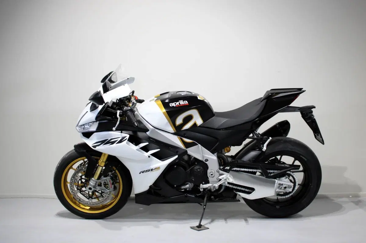 Aprilia RSV4 1100 Factory (2021 - 24) (4)