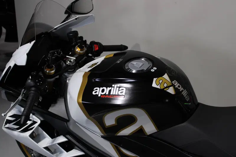 Aprilia RSV4 1100 Factory (2021 - 24) (5)