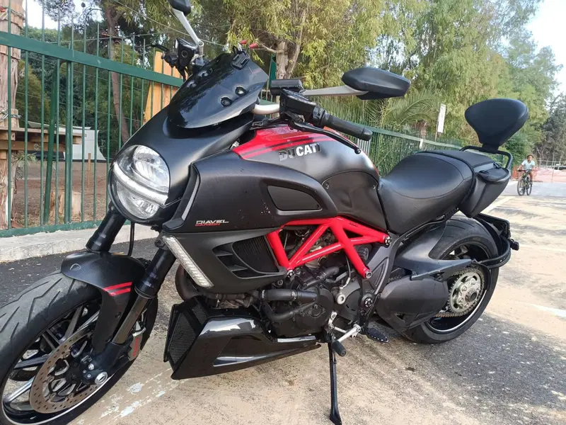 Ducati Diavel 1200 Carbon (2010 - 13) (4)