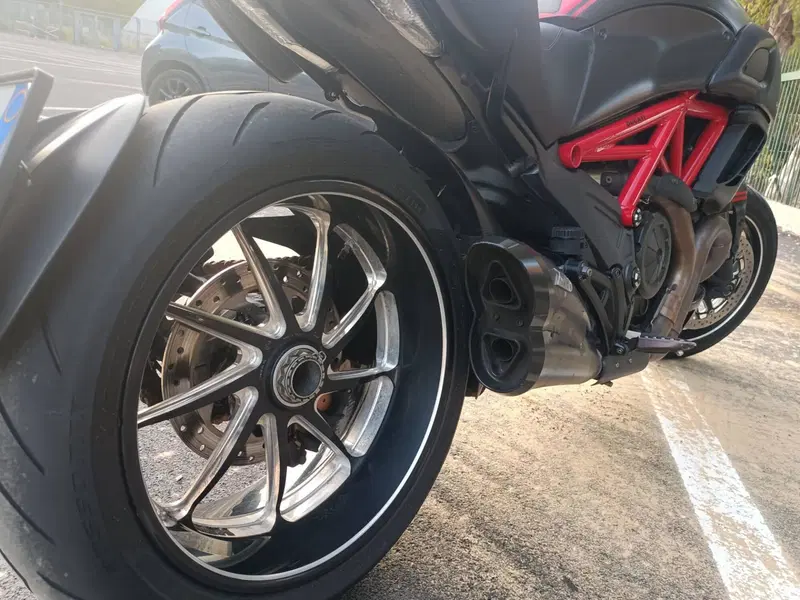 Ducati Diavel 1200 Carbon (2010 - 13) (9)
