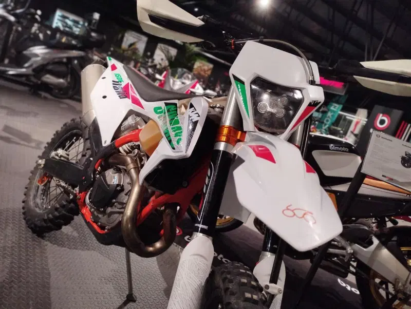 KTM 500 EXC-F Six Days (2021) (2)