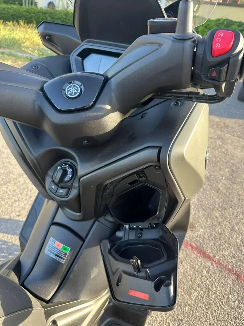 Yamaha X-Max 300 (2025 - 26) (11)