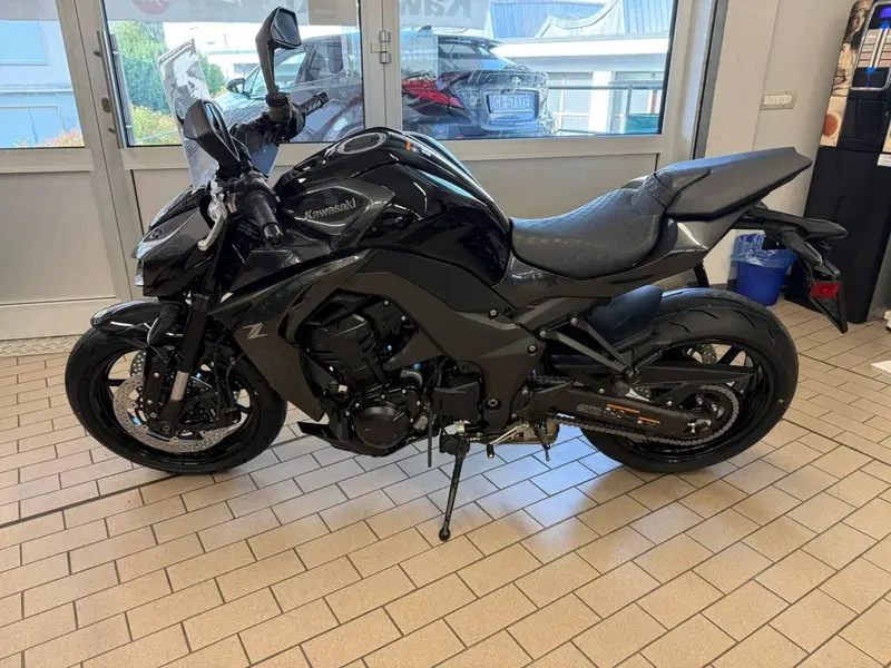 Kawasaki Z 1100 (2026) (2)