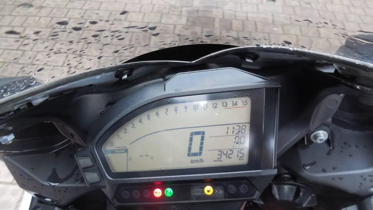 Honda CBR 1000 RR Fireblade (2012 - 16) (4)
